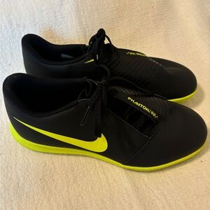 EUC NIKE PHANTOM VENOM CLUB Turf Indoor Soccer Shoes SZ 4Y
